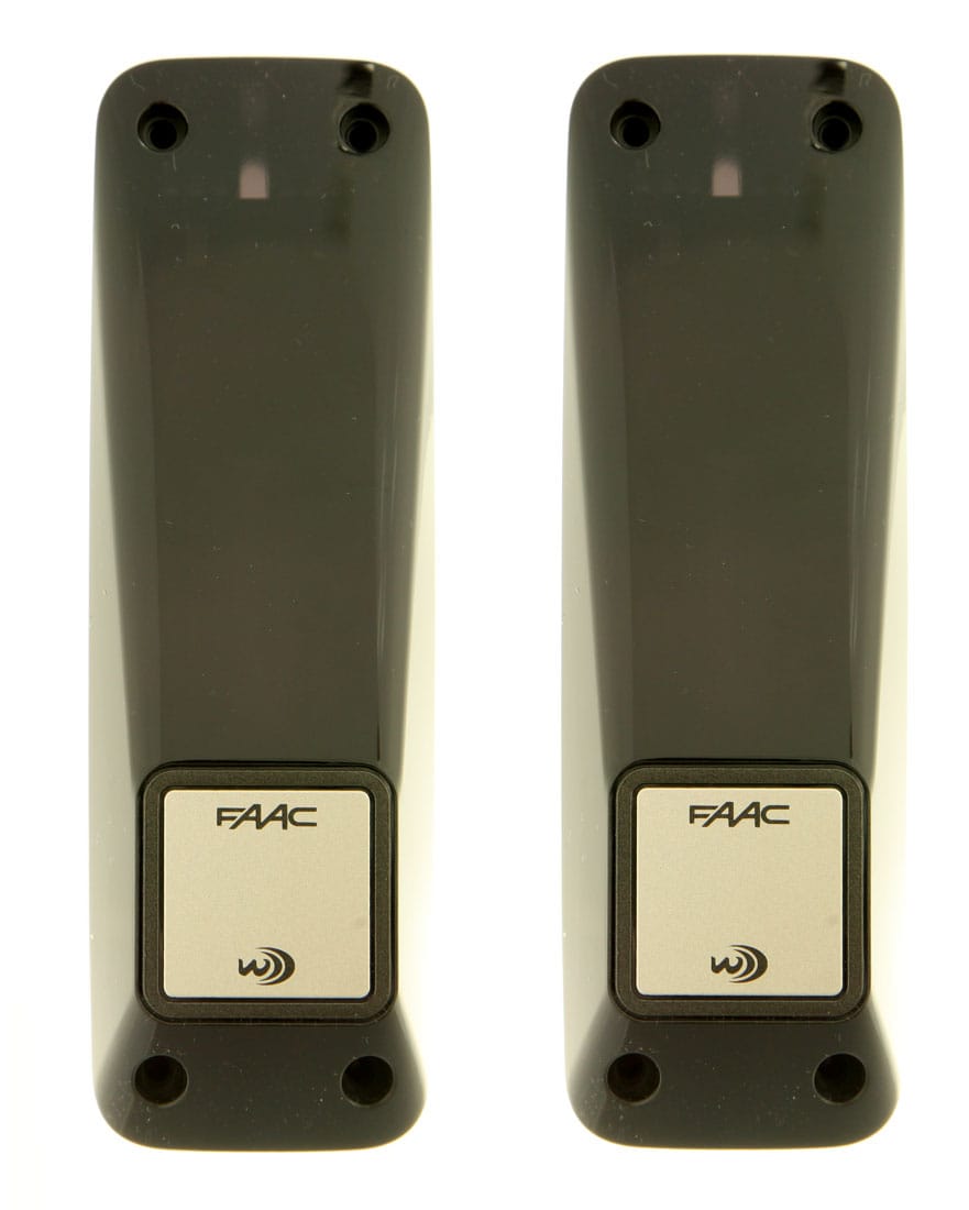 Imagen del par de células fotoeléctricas FAAC XP20 WD, en esta foto se pueden ver las fotocélulas por la parte exterior. Fotocélulas FAAC